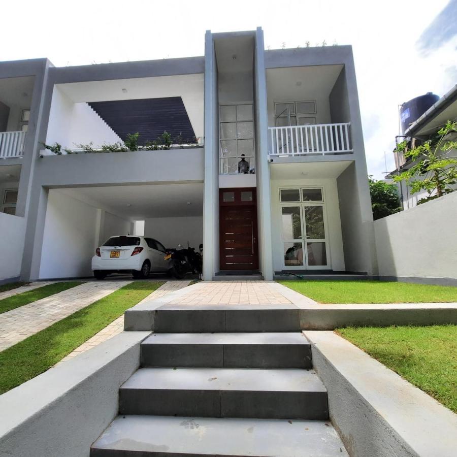 Oesis - Stylish Villa Steps From Historic Galle Fort Экстерьер фото